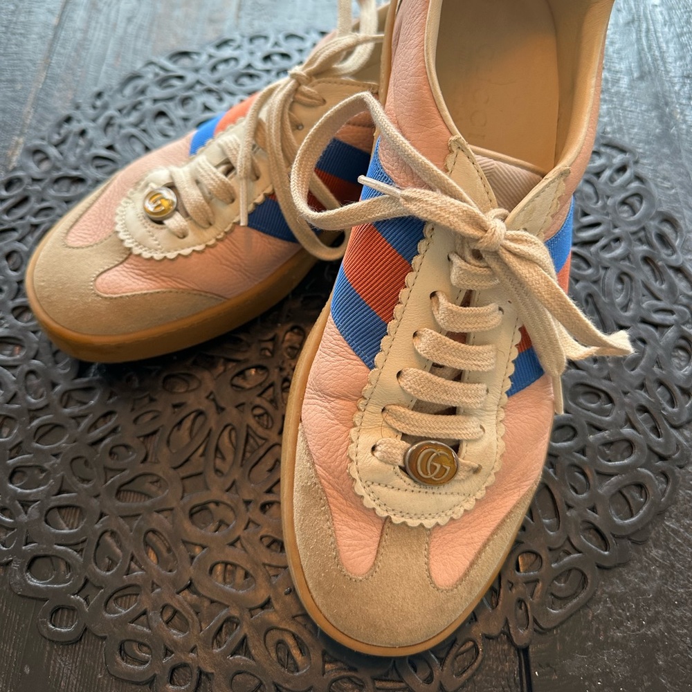 Gucci men’s pink leather sneaker with stripes